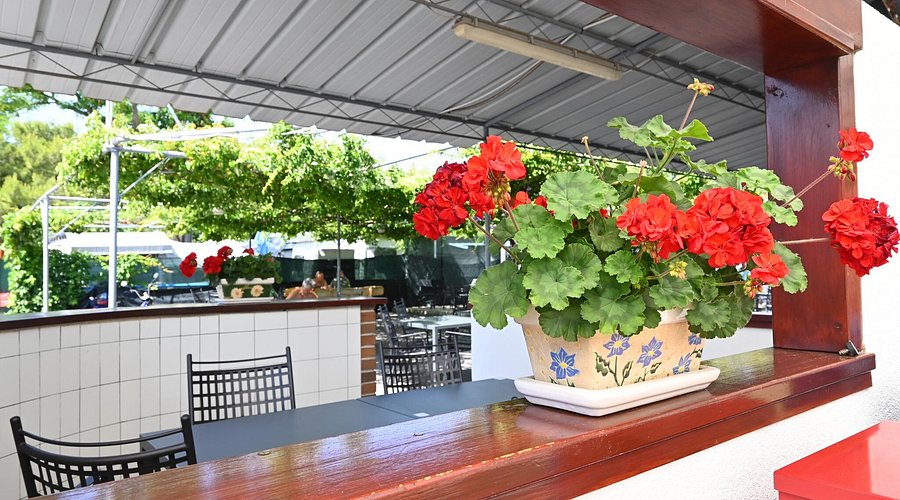 Restaurant Jadranka terrace with sea view